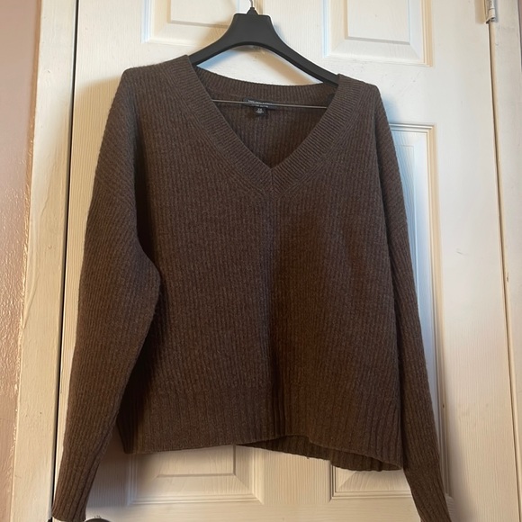 Saks Fifth Ave cashmere sweater - Picture 1 of 2